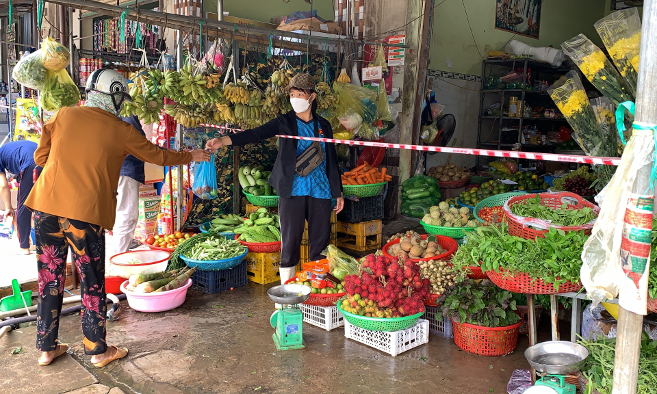 Tân Hưng: Các hộ kinh doanh chung tay phòng, chống dịch COVID-19