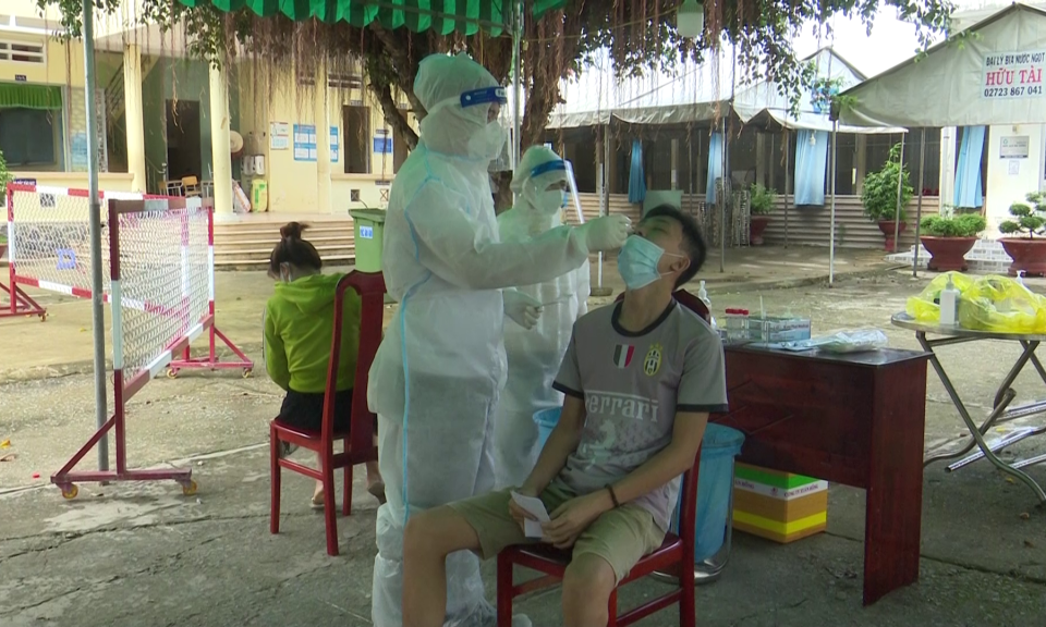Tân Trụ: Lấy mẫu xét nghiệm PCR sàng loc lần 3 tách F0 trong cộng đồng