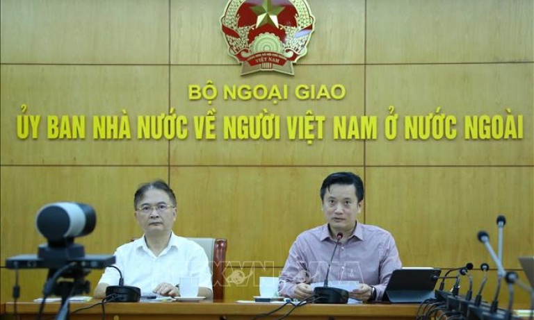 Tọa đàm trực tuyến &#8216;Đặc điểm thế giới trong đại dịch COVID-19: Những tác động đến Việt Nam&#8217;