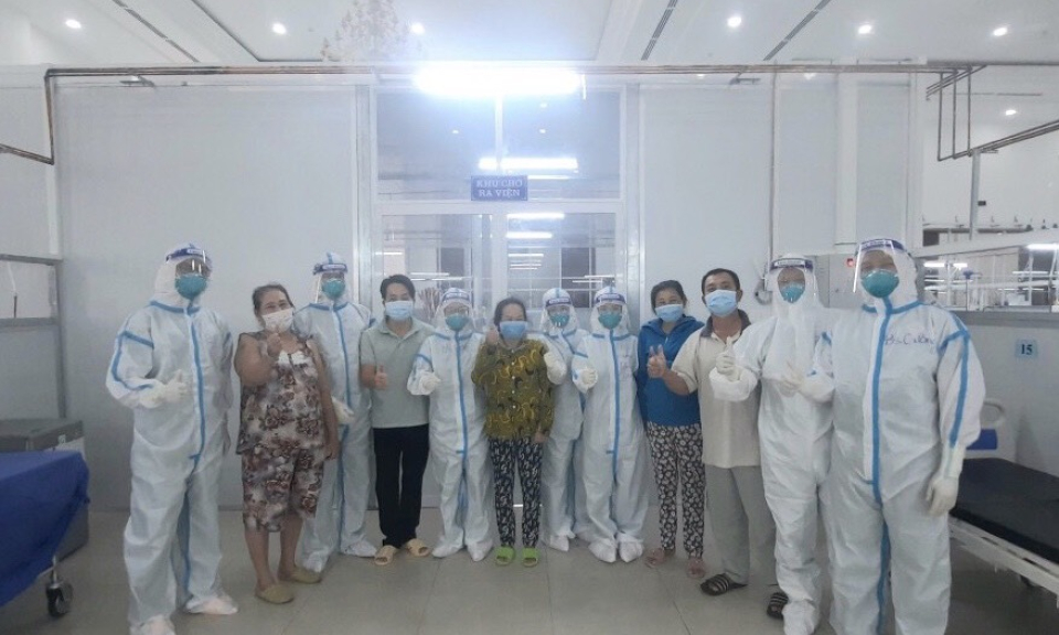 34 bệnh nhân đủ điều kiện được xuất viện tại Trung tâm Hồi sức COVID-19 Trung ương