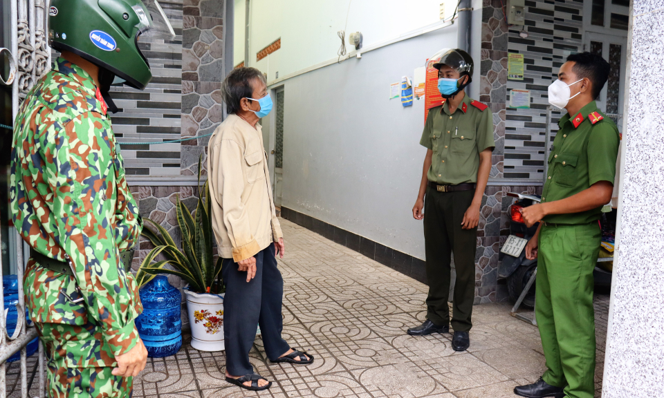 Công an huyện Cần Đước chung tay hỗ trợ người ở trọ