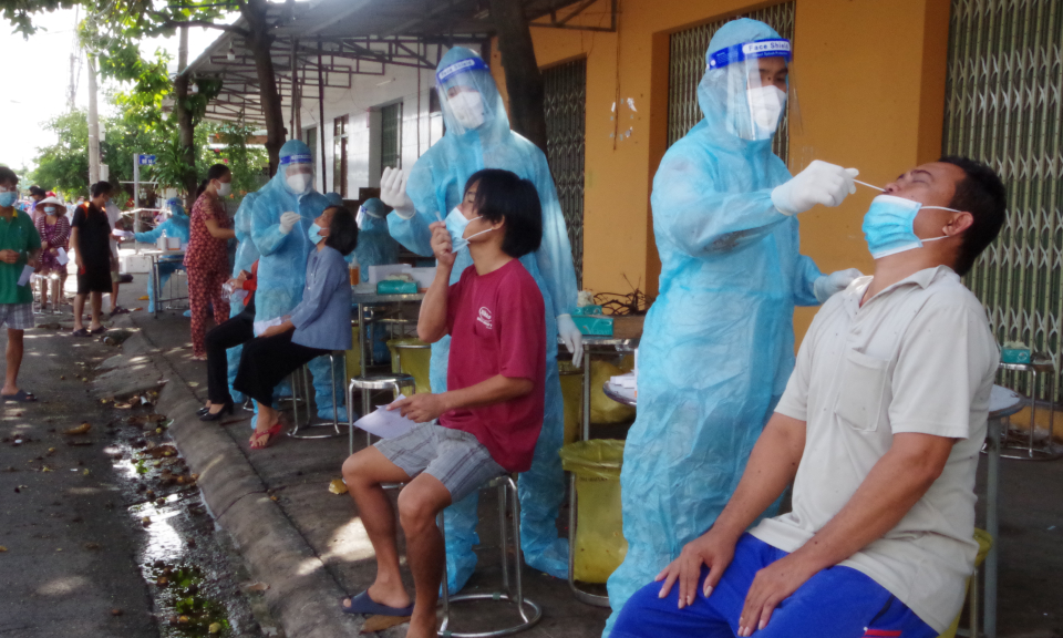 Lực lượng quân đội tham gia đẩy nhanh tốc độ test sàng lọc tách F0 ra khỏi cộng đồng