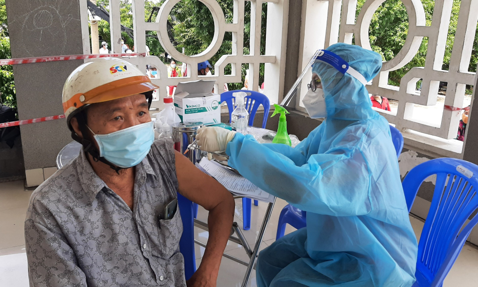 TP Tân An: Trên 122.000 người dân trên 18 tuổi được tiêm vắc-xin phòng COVID-19