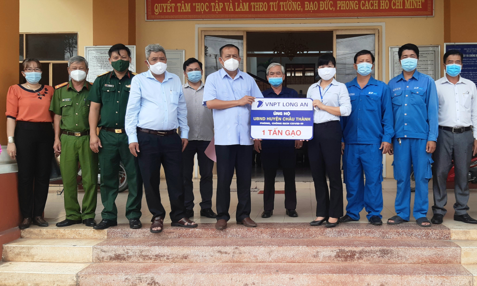 Châu Thành: VNPT Long An ủng hộ 1 tấn gạo chia sẻ khó khăn với người dân bị ảnh hưởng dịch Covid-19