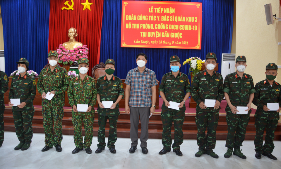 Cần Giuộc: Tiếp nhận đoàn quân y Quân khu 3 hỗ trợ phòng chống dịch COVID-19