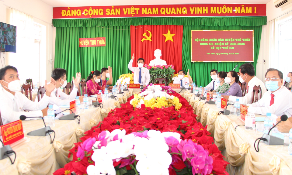 Kỳ họp thứ 2, HĐND huyện Thủ Thừa khóa XII thông qua 10 Nghị quyết quan trọng