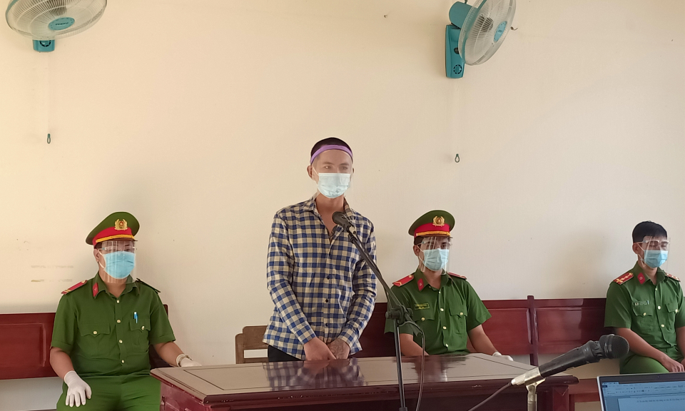 Đức Huệ : Xét xử 2 vụ chống người thi hành công vụ trong phòng chống dịch COVID-19