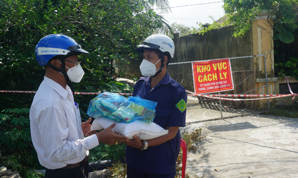 “Chiến sĩ già” trong cuộc chiến chống dịch COVID-19