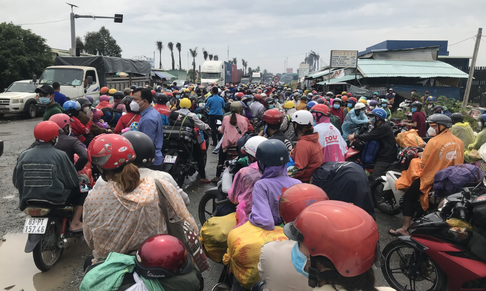 Chốt chặn hơn ngàn người dân tự ý di chuyển về quê trên tuyến quốc lộ N2