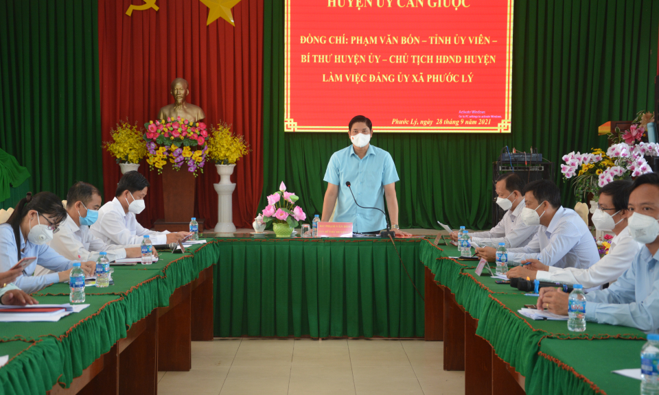 Bí thư Huyện ủy Cần Giuộc làm việc Đảng ủy xã Phước Lý về công tác phòng, chống dịch bệnh