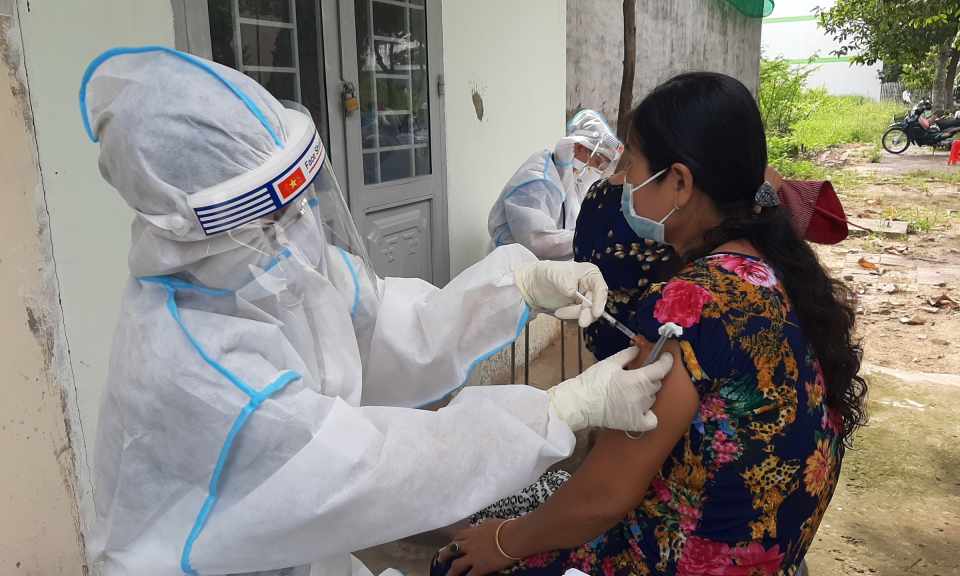 TP Tân An: Tiêm mũi vắc-xin Vero Cell cho người dân