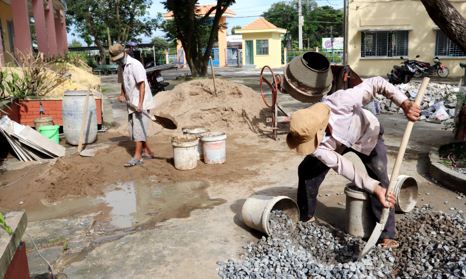 Cần Đước: Sửa chữa trường lớp chuẩn bị cho năm học mới