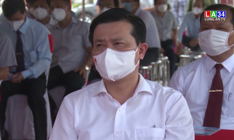 Tân Trụ khởi công công trình đường giao thông ven sông Vàm Cỏ Tây