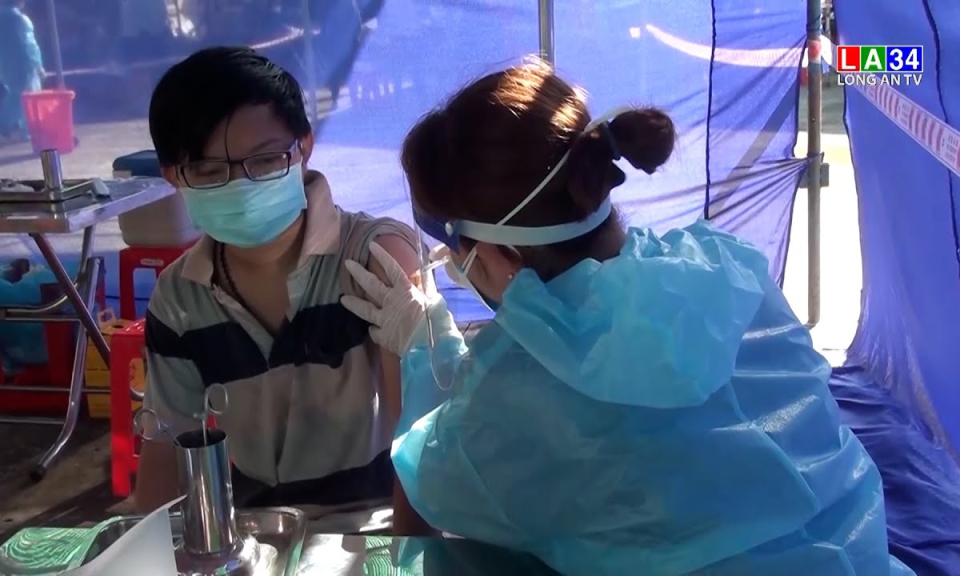 Tân Hưng tiêm trả mũi 2 vaccine phòng Covid-19 cho trên 12.300 người