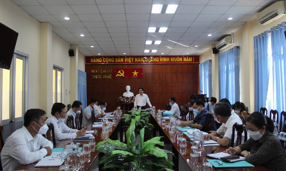 Đức Huệ: Bàn giải pháp xây dựng Thị Trấn Đông Thành đạt chuẩn văn minh đô thị