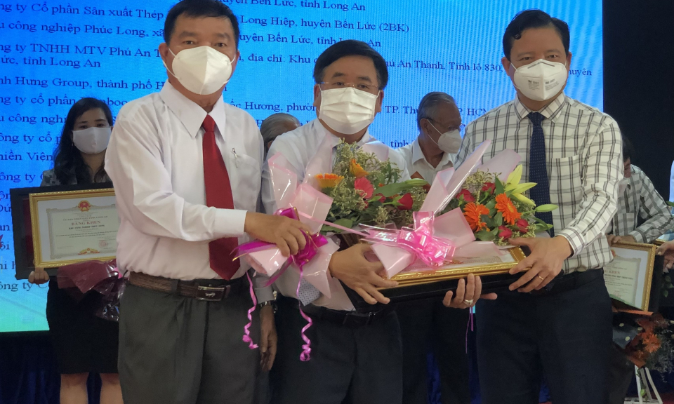 Bến Lức: Tri ân các nhà tài trợ trong công tác phòng, chống dịch COVID-19