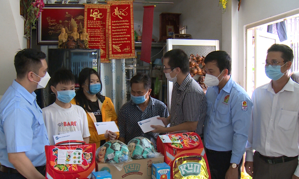 Nối vòng tay thương – điểm tựa cho trẻ mồ côi do đại dịch