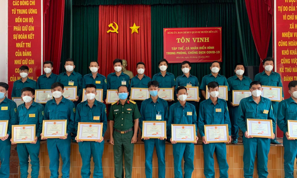 Bến Lức: Tôn vinh tập thể, cá nhân điển hình trong phòng, chống dịch COVID-19