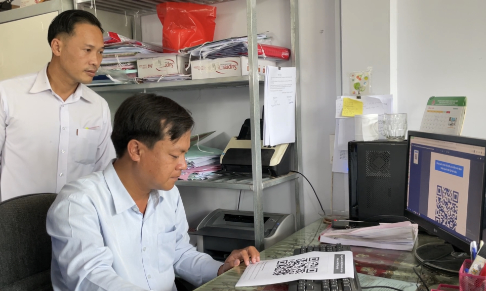 Tân Hưng triển khai cài đặt và sử dụng ứng dụng PC-COVID