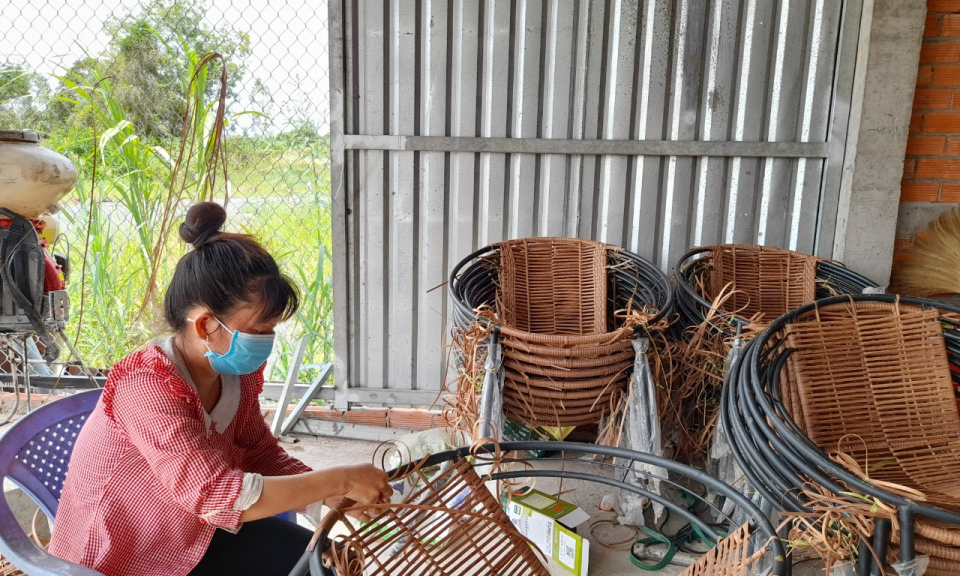 Tân Thạnh: Hỗ trợ người lao động bị ảnh hưởng Covid-19 theo Nghị quyết 116/NQ-CP
