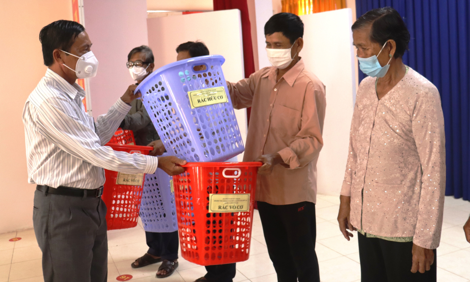 Cần Đước: Phát động mô hình “Thu gom rác thải, phân loại và xử lý rác hữu cơ”