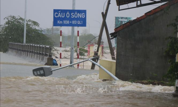 Mưa lũ gây nhiều thiệt hại tại khu vực miền Trung