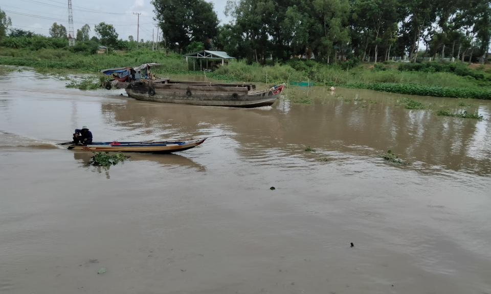 Mực nước lũ trên địa bàn huyện Tân Hưng liên tục tăng