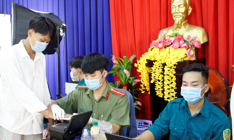 Cần Đước tiếp tục cấp căn cước công dân