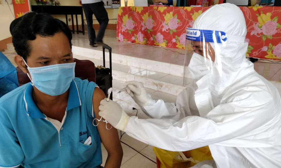 Đức Hòa, Tân Hưng: Triển khai tiêm vắc-xin phòng COVID-19 mũi 2 trên diện rộng
