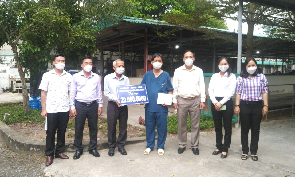 Thăm, động viên lực lượng làm nhiệm vụ phòng, chống dịch tại Đức Hòa
