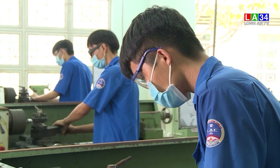 Long An cho học sinh quay trở lại trường học trực tiếp