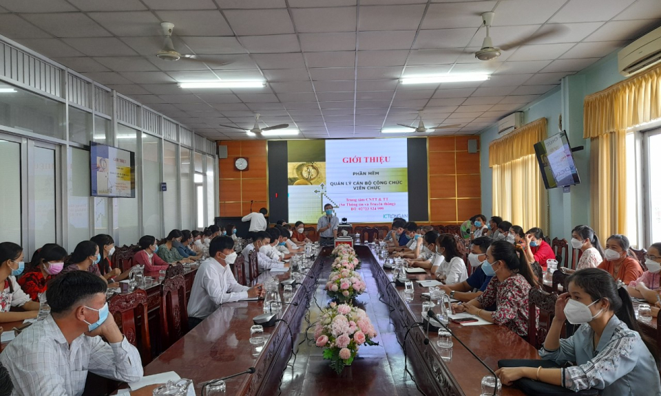 Tân Thạnh: Tập huấn sử dụng phần mềm quản lý hồ sơ cán bộ, công chức, viên chức