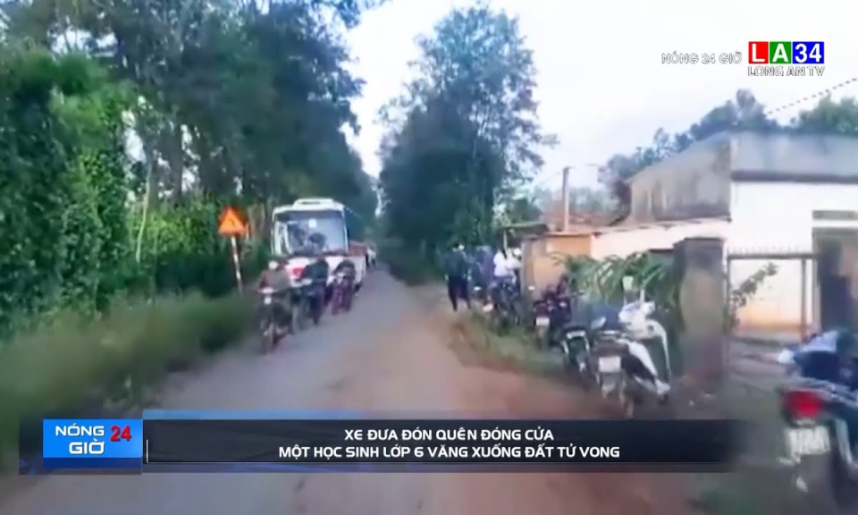 Xe đưa học sinh quên đóng cửa, một học sinh lớp 6 văng xuống đất tử vong