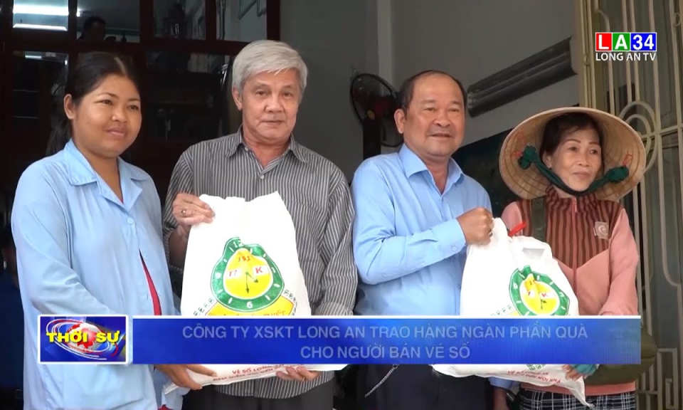 Công ty XSKT Long An trao hàng ngàn phần quà cho người bán vé số
