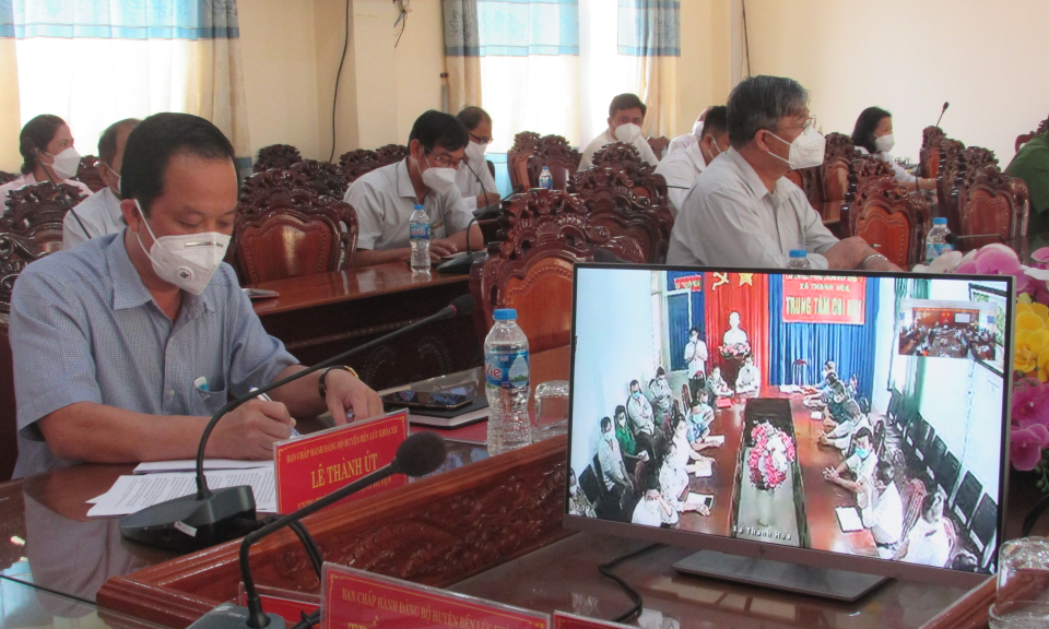 Bến Lức: Bí thư Huyện ủy đối thoại với nhân dân về nông nghiệp ứng dụng công nghệ cao