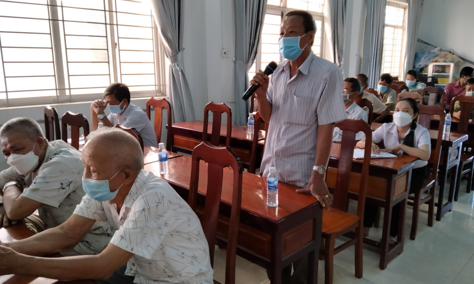 Đại biểu HĐND huyện Tân Hưng tiếp xúc cử tri xã Hưng Điền B