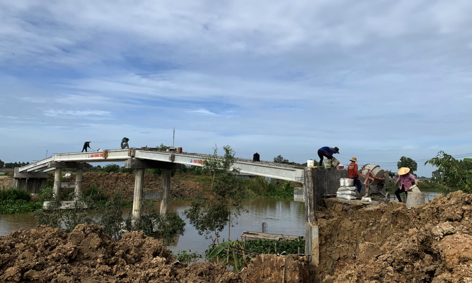Tân Hưng: Đẩy nhanh tiến độ xây dựng cầu Kênh 79 xã Hưng Thạnh