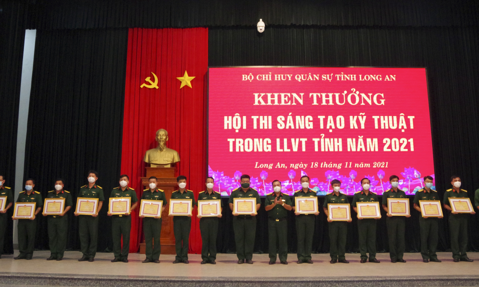 Bộ CHQS tỉnh trao giải hội thi sáng kiến kỹ thuật năm 2021