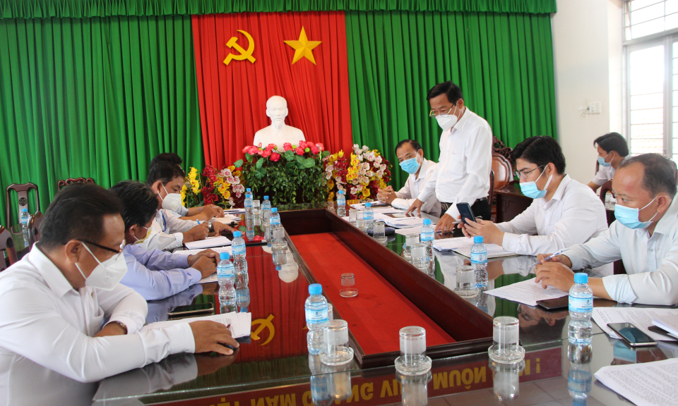 Thủ Thừa: kiểm tra công tác đối phó hạn mặn