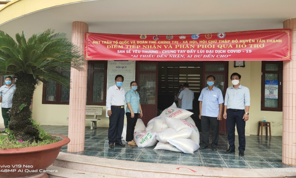 Tân Thạnh: Mạnh thường quân góp sức đẩy lùi đại dịch COVID-19