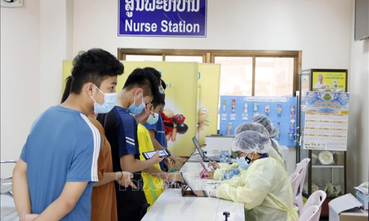 Lào tiêm vaccine ngừa COVID-19 cho thanh thiếu niên