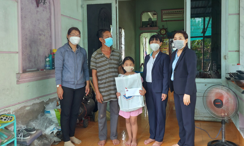 Bến Lức hưởng ứng chương trình &#8220;Mẹ đỡ đầu&#8221;