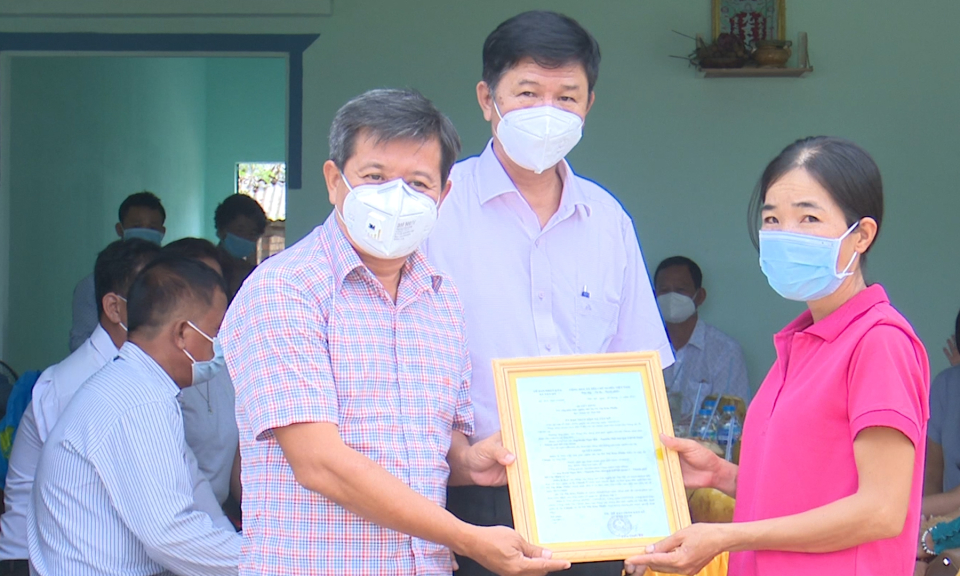 Đức Hòa: Thêm 1 ngôi nhà tình thương được trao tặng hộ khó khăn về nhà ở