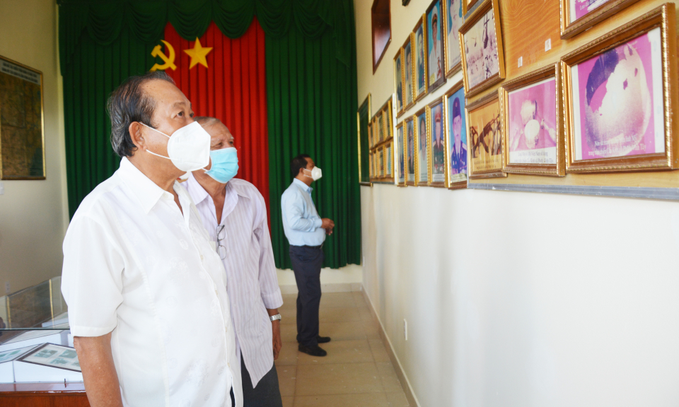 Nguyên Phó Thủ tướng Trương Hòa Bình thăm di tích lịch sử Chi bộ Đảng đầu tiên của huyện Cần Giuộc