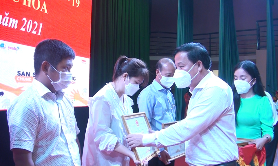 Nguyên Chủ tịch nước Trương Tấn Sang dự sơ kết phòng, chống COVID-19 tại huyện Đức Hòa