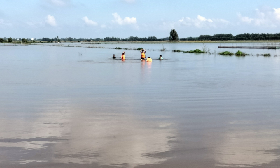 Tân Hưng: Cần trông coi trẻ em cẩn thận trong mùa lũ