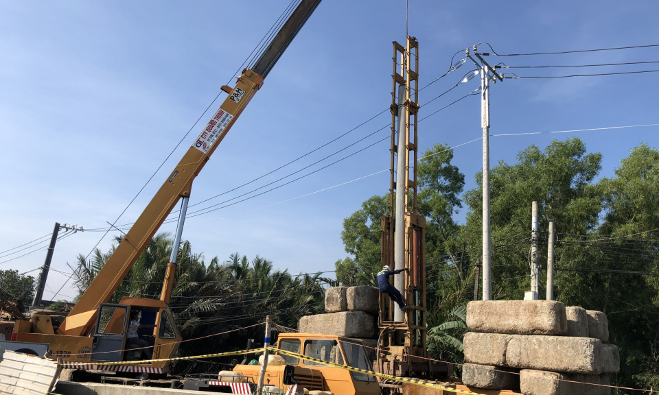 Bến Lức: Đẩy nhanh tiến độ thi công công trình trọng điểm cầu Rạch Tre
