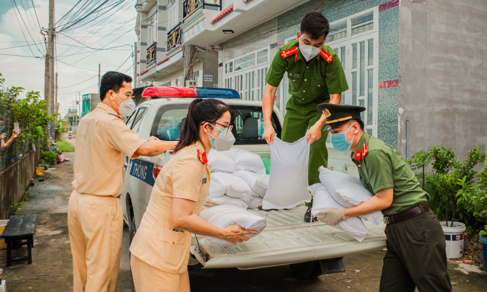 Công an huyện Đức Hòa trên trận tuyến phòng chống dịch bệnh COVID-19