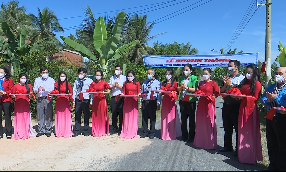 Vĩnh Hưng: Thắp sáng đường giao thông