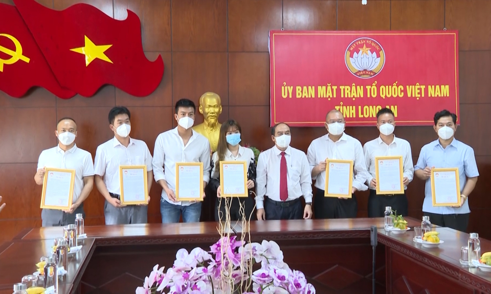 Hiệp Hội Doanh nghiệp Trung Quốc tại Việt Nam – Chi Hội TPHCM ủng hộ Long An 1 tỷ đồng